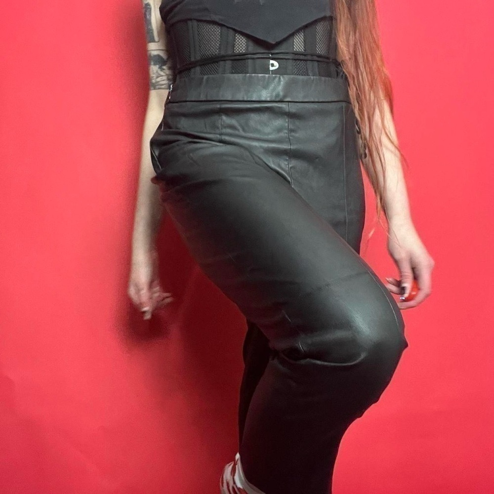 Leather look pants 🖤🖤